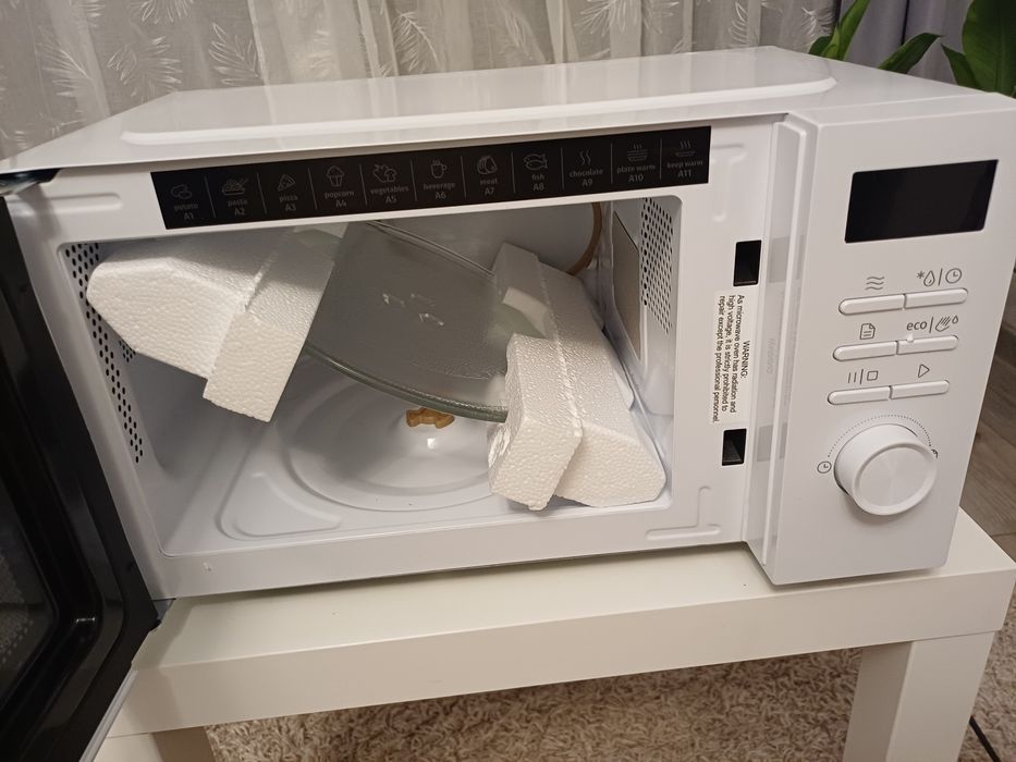 Мікрохвильова піч GORENJE MO20A3WH у задовільному стані.