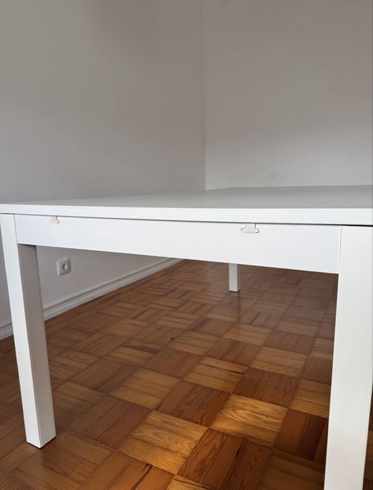 Mesa branca retangular extensivel