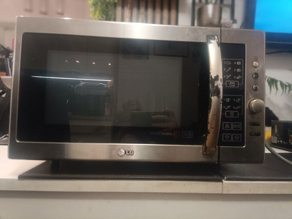 Kuchenka mikrofalowa LG MG-556EL 30l