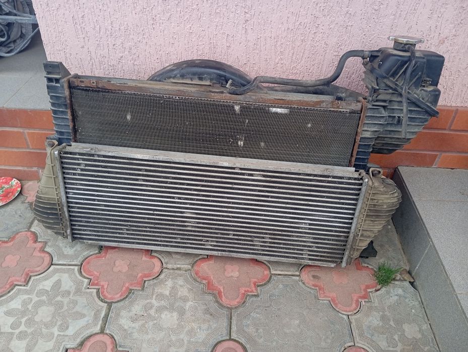 Продам у доброму стані радіатори спрінтер основний та інтеркулер