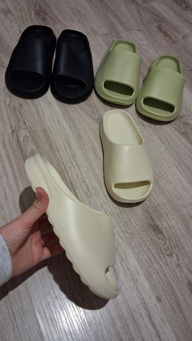 Шлепки, тапки, сланцы, кроксы в стиле adidas yeeze