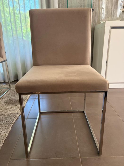 Mesa com 8 cadeiras Laskasas