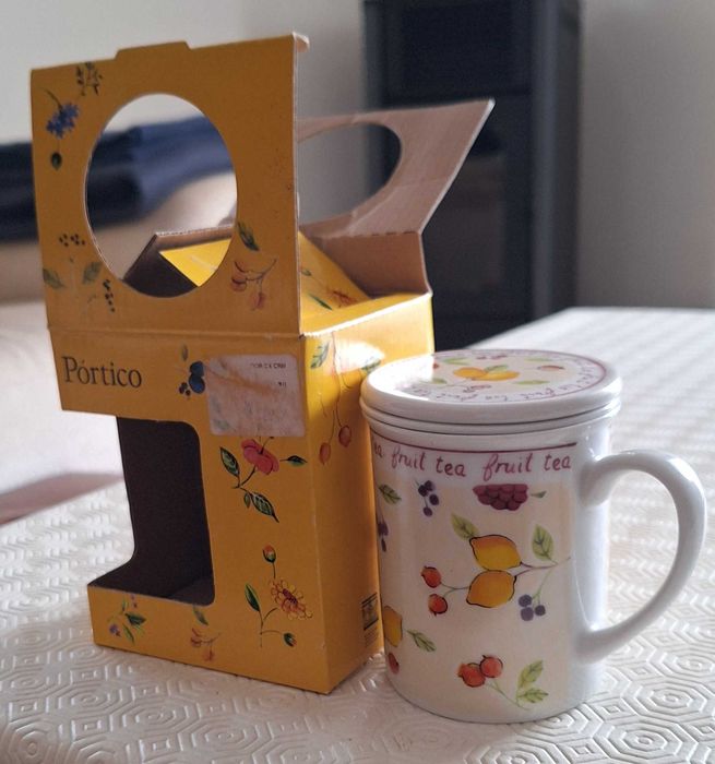 Porcelain tea mug.430935372989747201
