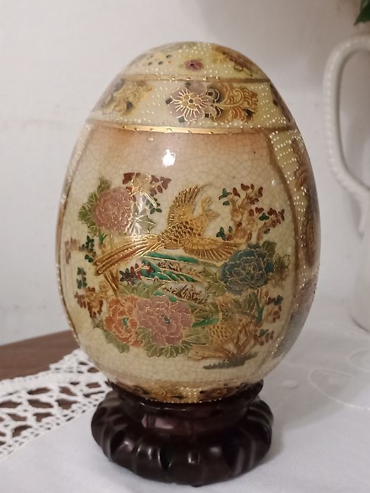 Ovo em porcelana chinesa
