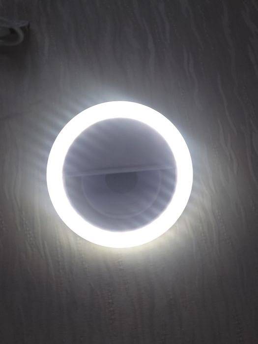 Кільце - підсвітка  для селфі  на кліпсі. Акумуляторне живлення.