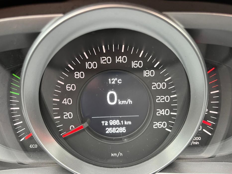 Sprzedam Volvo V40 D2; 1,6D bezwypadkowy