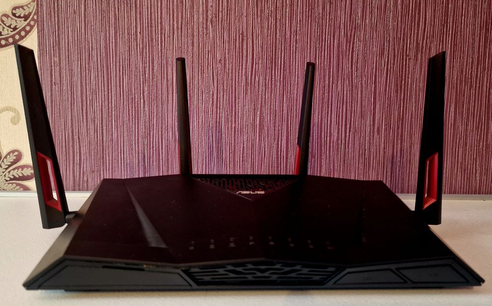 Роутер  Asus RT-AC88U, на 9 гігабітних портів