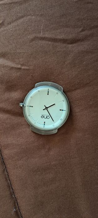 Caixa c/ braceletes relógio one