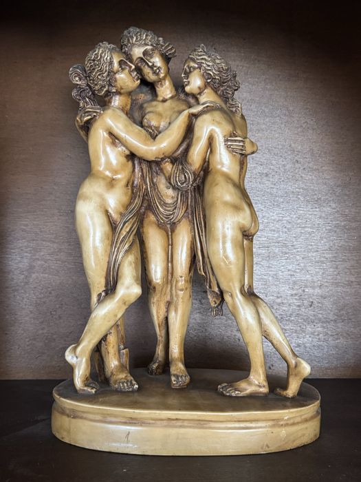 Varias louças para decoraçao  sao novas de exposição