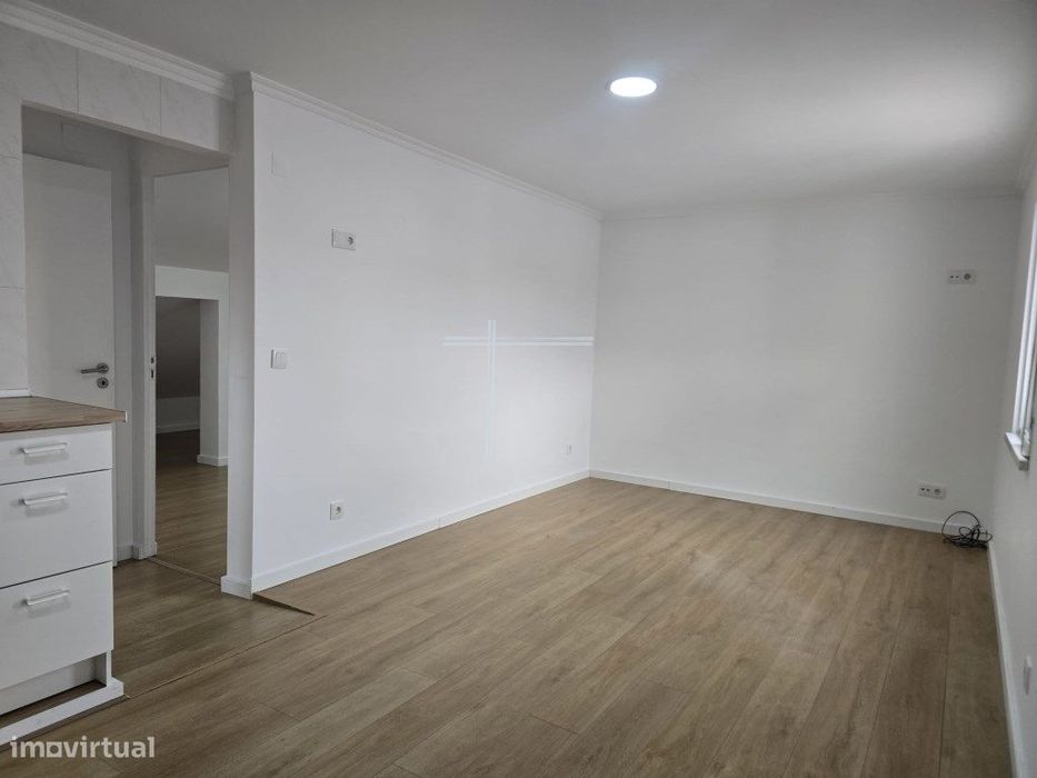 Moradia isolada T4 de arquitetura tradicional - Aroeira