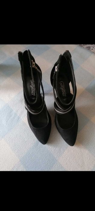 Szpilki czarne  na zameczku