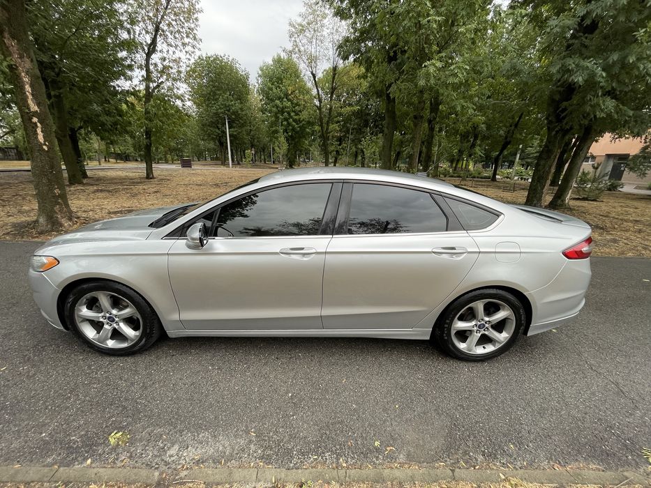 Продам Ford Fusion в гарній комплектації.