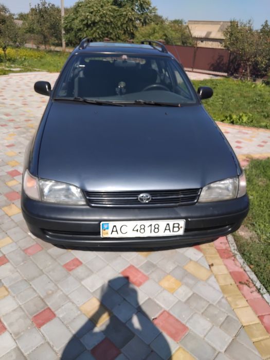 Тойота Каріна Е універсал