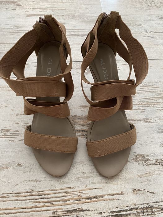 Buty na obcasie Aldo