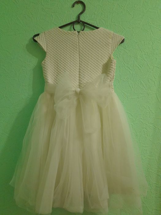 Святкове біле плаття