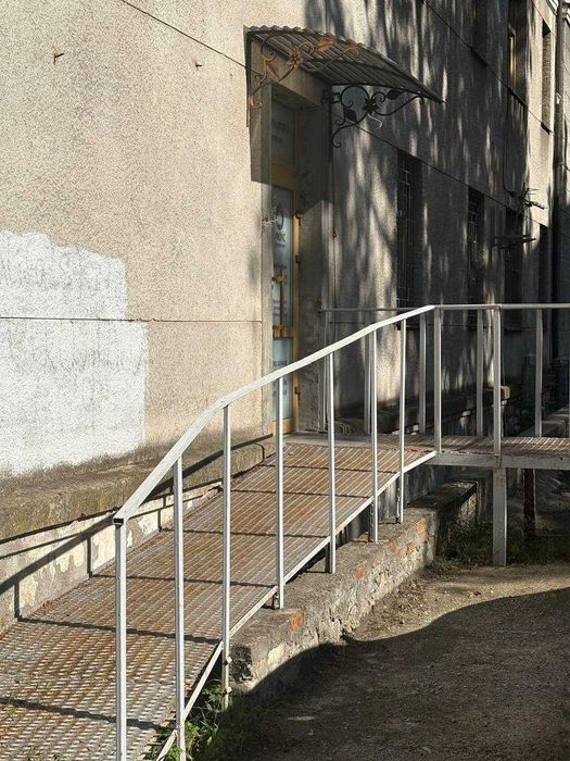 Оренда приміщення 160 м2 в Бізнес Центрі з власним входом