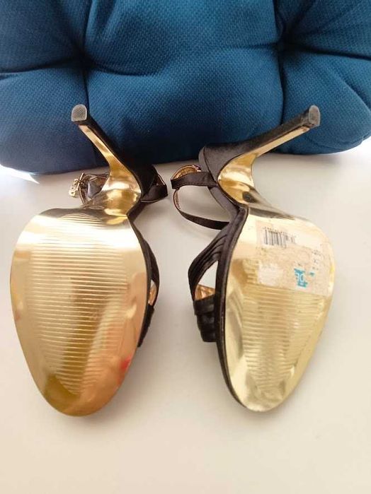 Sapatos em cetim da Seaside novos