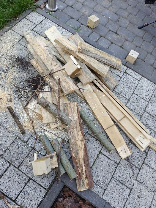 Oddam drewno: z rozbiórki palety i prac ogrodowych