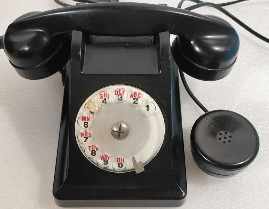 Telefone fixo em baquelite com duplo auscultador