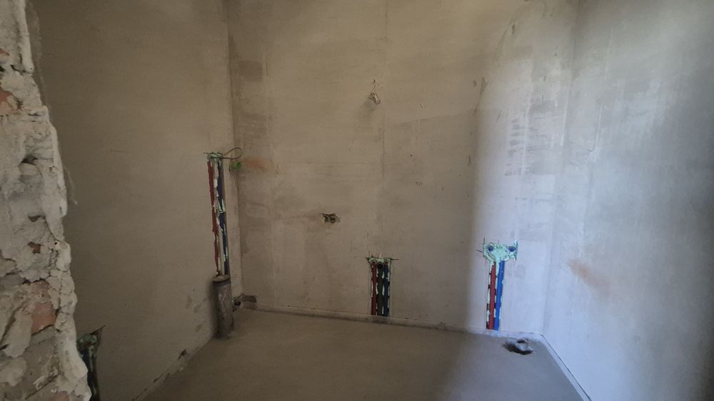 Продам класний котедж  з внутрішніми роботами та великою ділянкою!!!