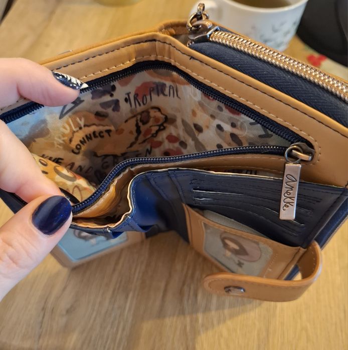 Portfel Anekke The earth speaks to all of us