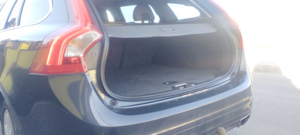 Вольво v60 2014 року