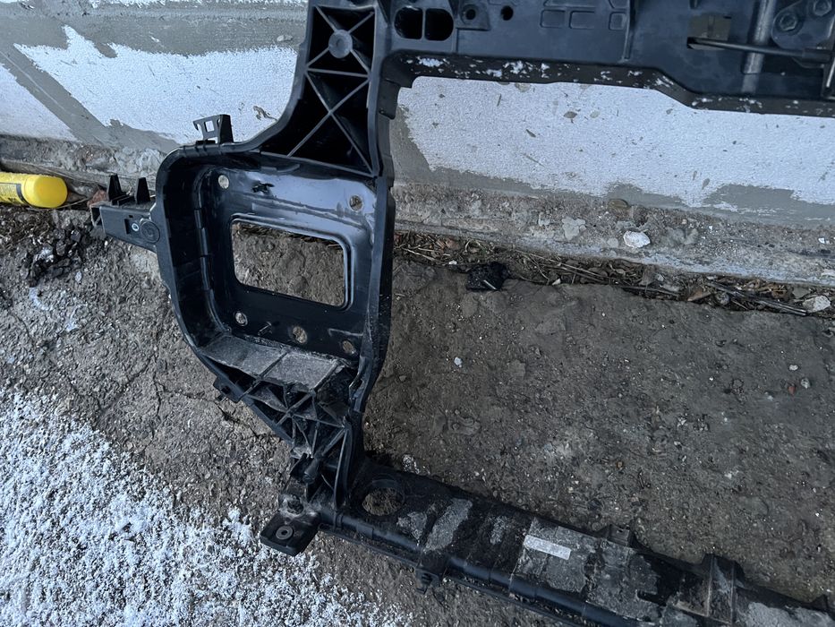 Продам передній телевізор до кіа ев 6