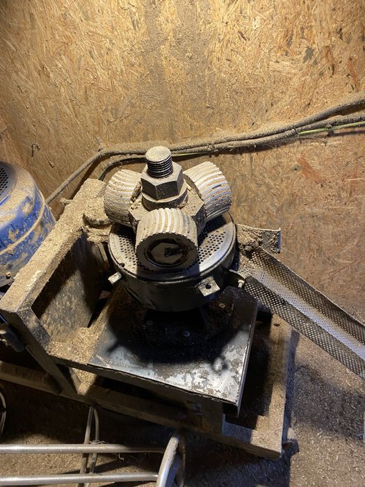 Peleciarka pellet 30kw  trzy rolki