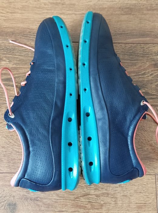 Оригінальні жіночі кросівки Ecco .