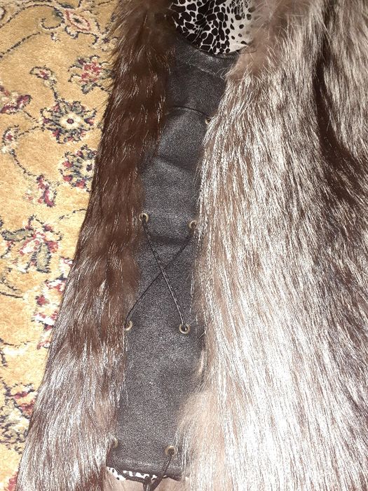 Жилетка на молнии с натурального меха