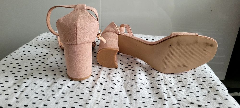 Buty z odkrytymi palcami na obcasie NOWE rozmiar 39