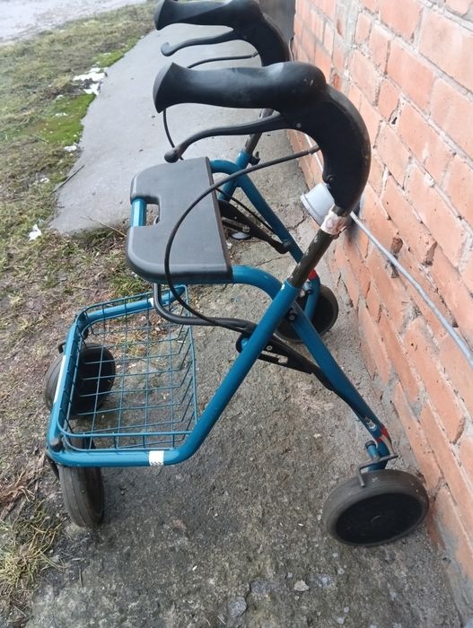 Ролатор,ходунки продам