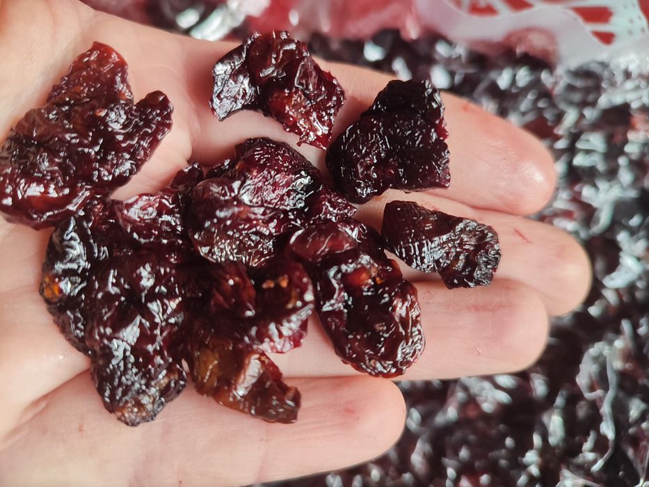 Натуральні сухофрукти без цукру та консервантів .