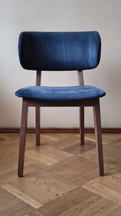 Стілець м'який, дерево, велюр. 1 шт.