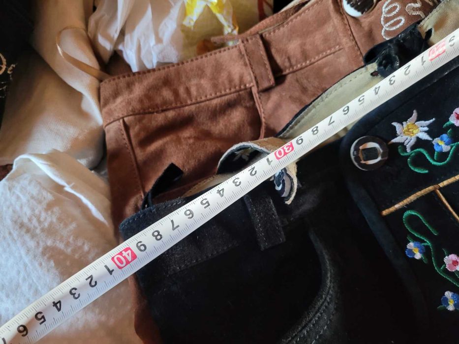 Lederhosen. Традиционные баварские шорты Октоберфест. Ледерхозе.