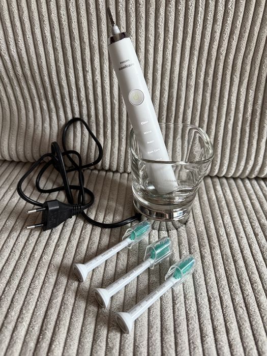 Sonicare Diamond Clean szczoteczka soniczna szklanka ładująca końcówki