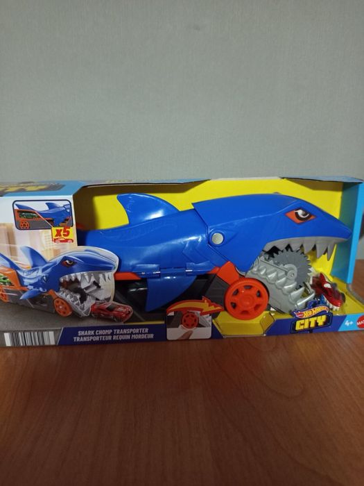 Hot Wheels Акуляча паща / дракон паркінг автовоз акула дракон