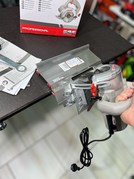 Плиткорез Плиткоріз CROWN CT15213-125-W Подача воды Заусовщик 45°