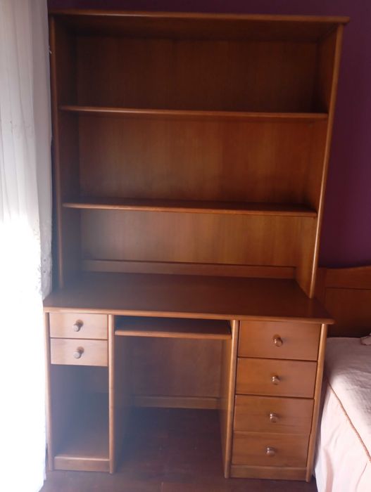 Mobília de quarto individual em pinho mel