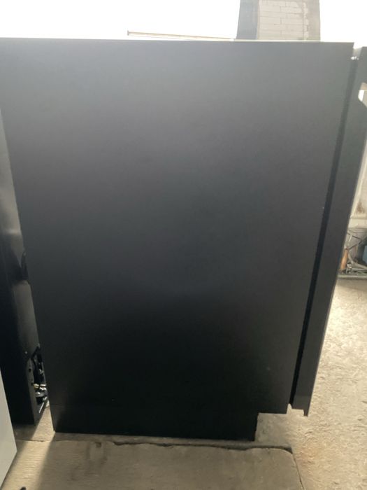 Винннмй Холодильник AEG AWUS040B8B