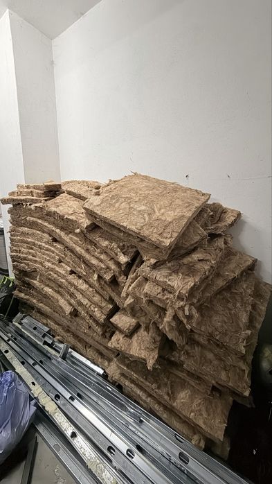 Lã ultra acustic com prefis e uma porta