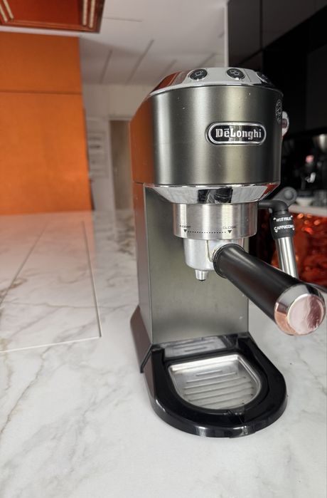 Ekspres kolbowy DeLongi