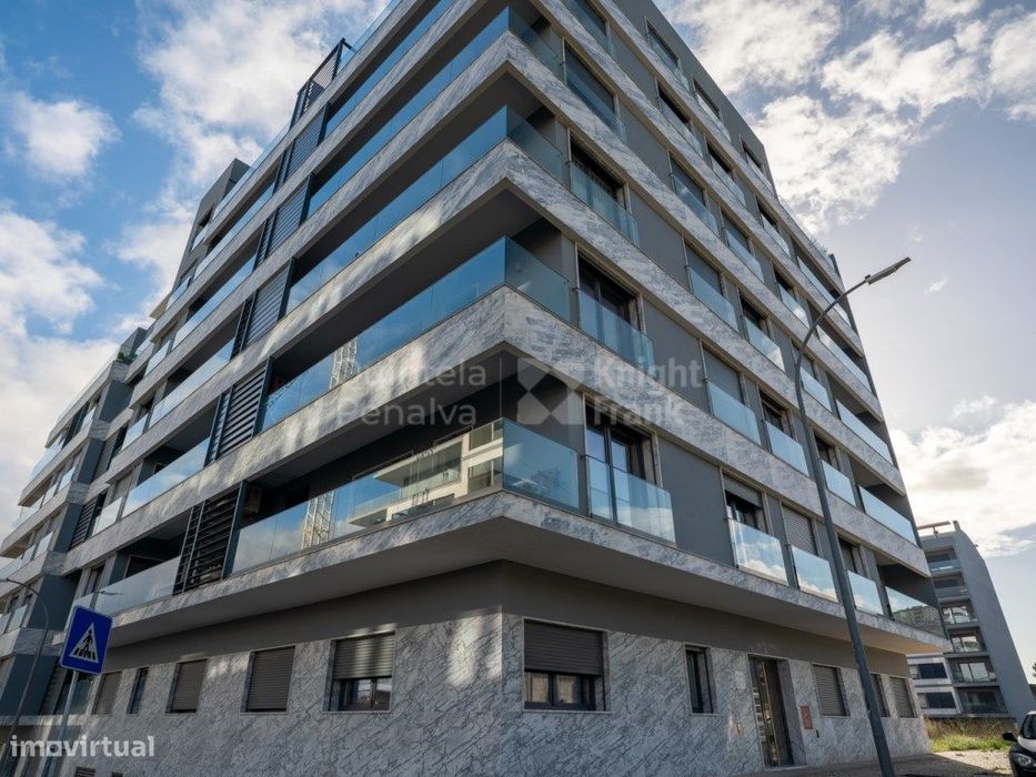 Terreno com projeto aprovado e licenças a pagamento.