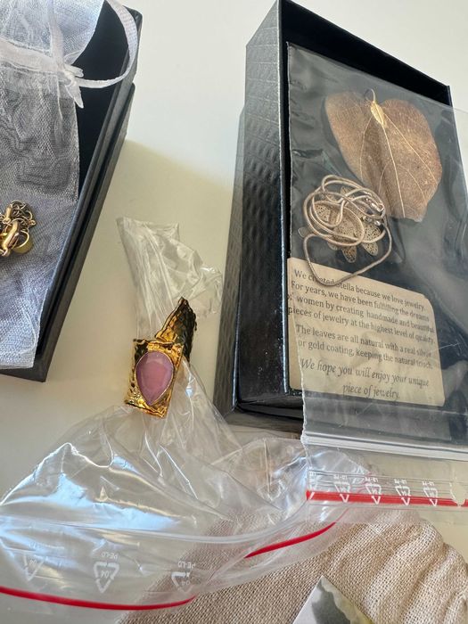 Zestaw biżuterii z kamieniami