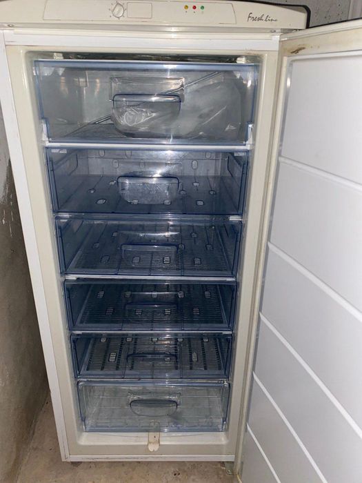 Продаж морозильної камери Hansa