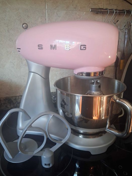 Batedeira SMEG cor Rosa Semi nova