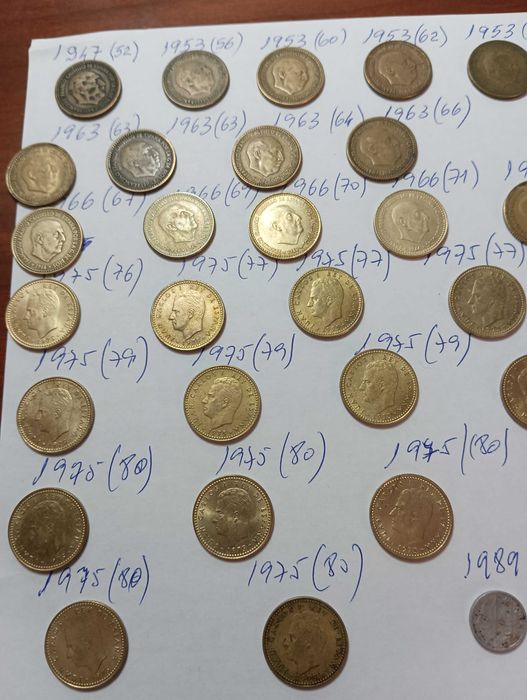 40 moedas de 1 Peseta de 1944 a 1975