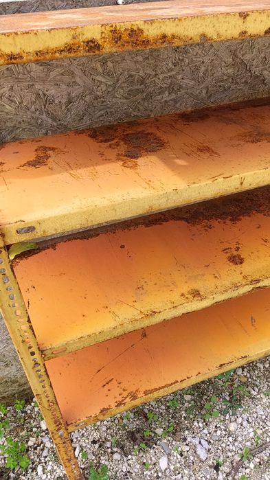 Prateleiras em ferro