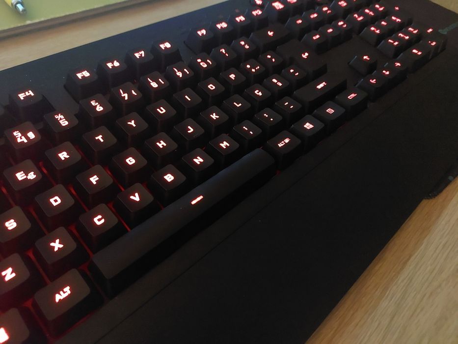 Teclado Logitech G213