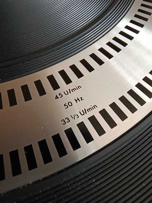 Програвач вінілу Dual